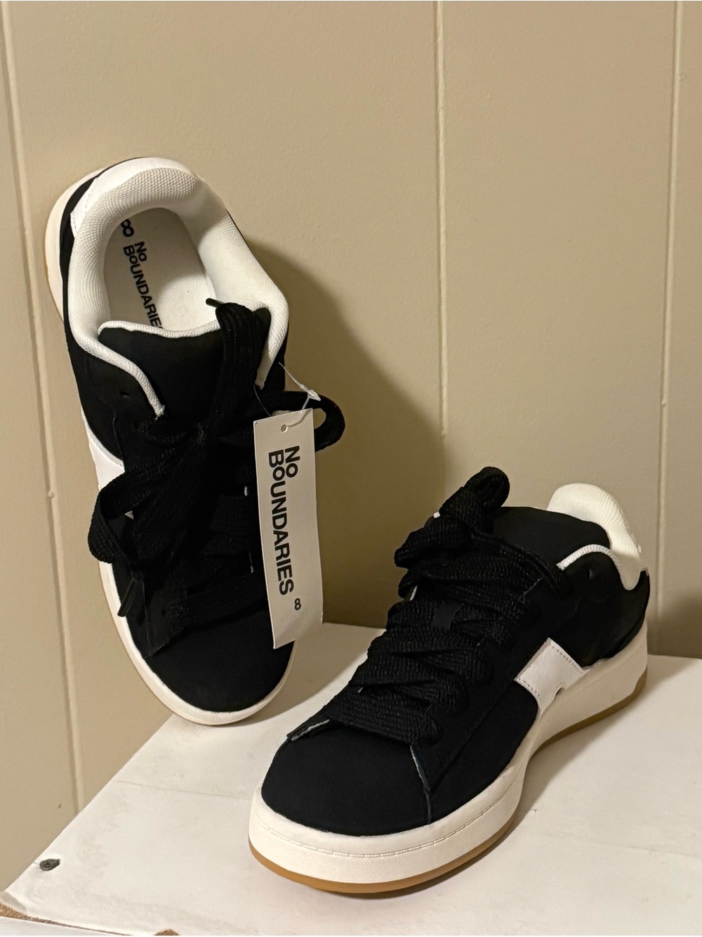 No Boundaries Black and White Women's 8
